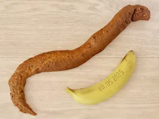 Красивая какашка и банан