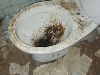 Заброшенный туалет
