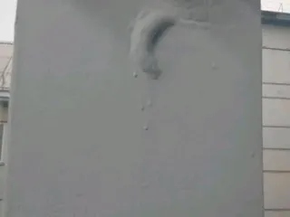 Срочно!!! Какашка замурована в стенке