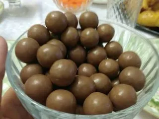 Козьи какашки в виде шоколадки