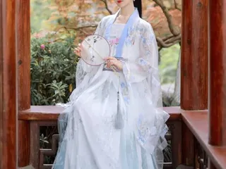 артем дристанул в коробку и запечатал