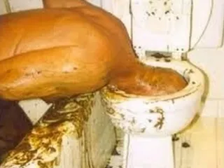 ГОВНОЕД ЕСТ ГОВНО В УНИТАЗЕ ОРИГИНАЛ