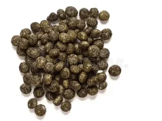 Козьи шарики на белом фоне