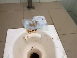 Дрон упал в унитаз