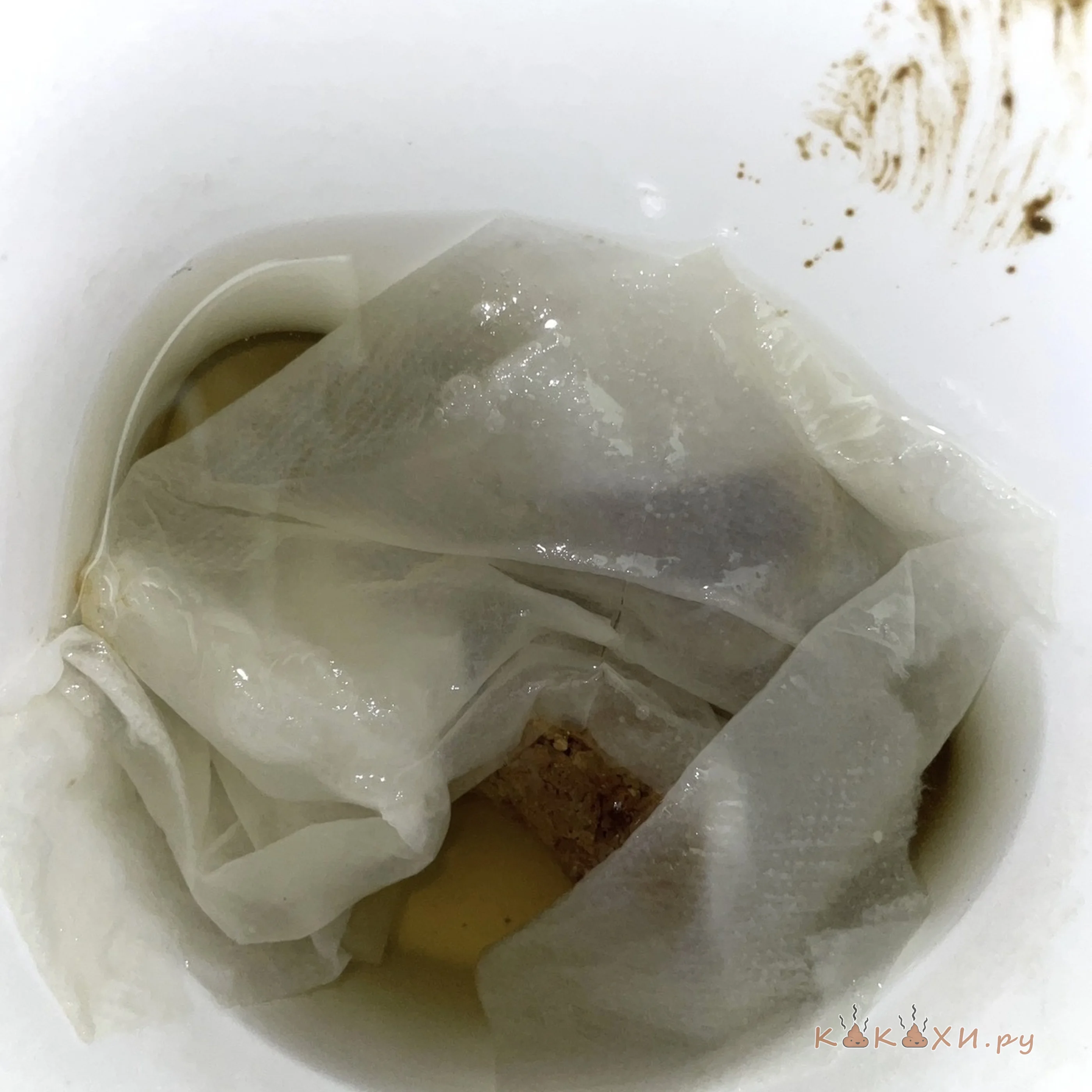 какашка под бумажкой ( Сосиска )